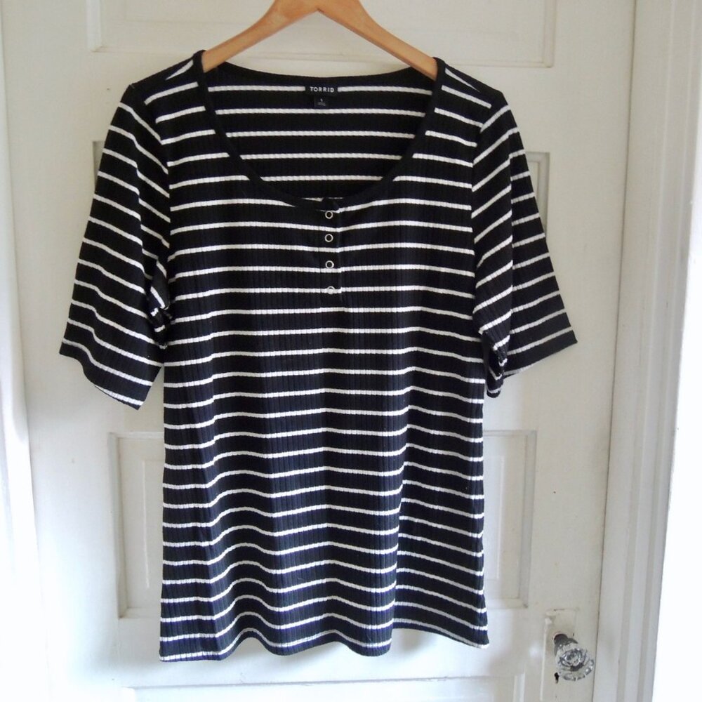 Torrid Black & White Ribbed Henley Snap Tee 1